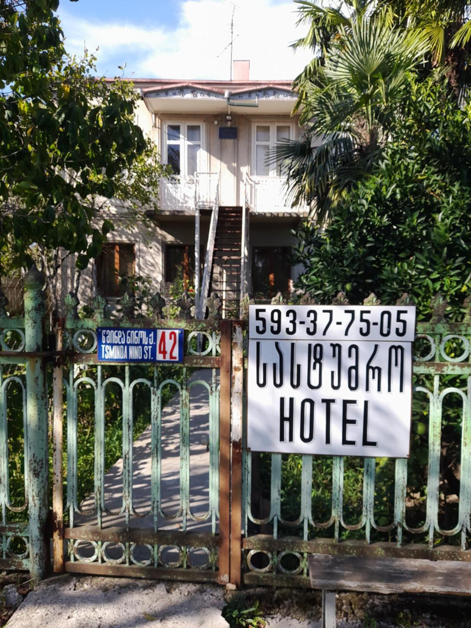 Levani'S Guesthouse Zugdidi Buitenkant foto